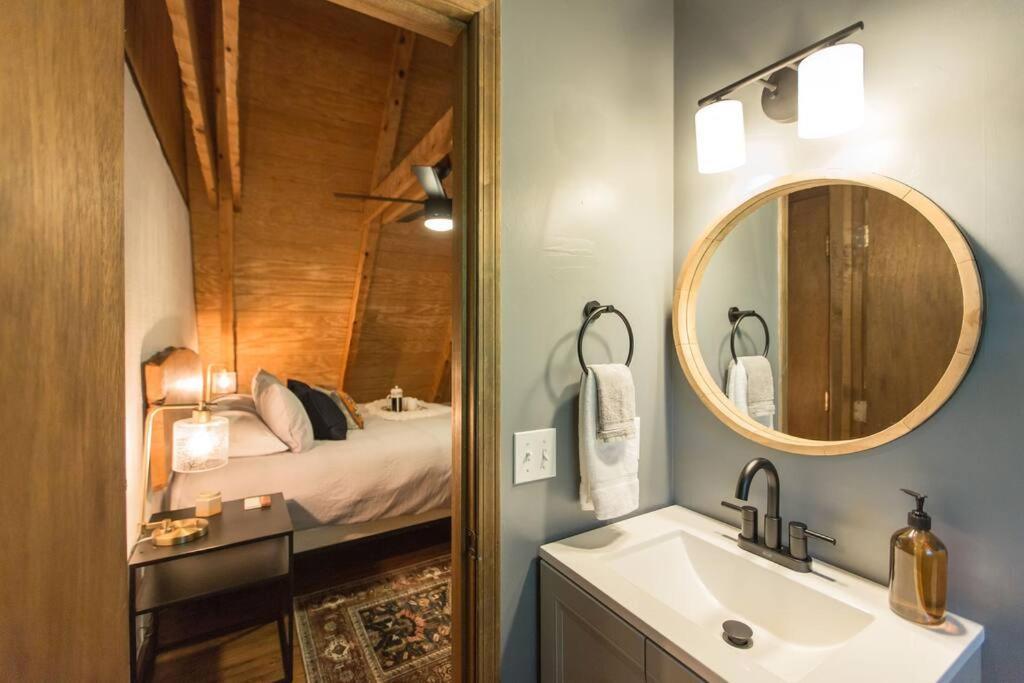 Southern Oak Cabin - Newly Remodeled - Close To All Attractions Sevierville Exterior foto