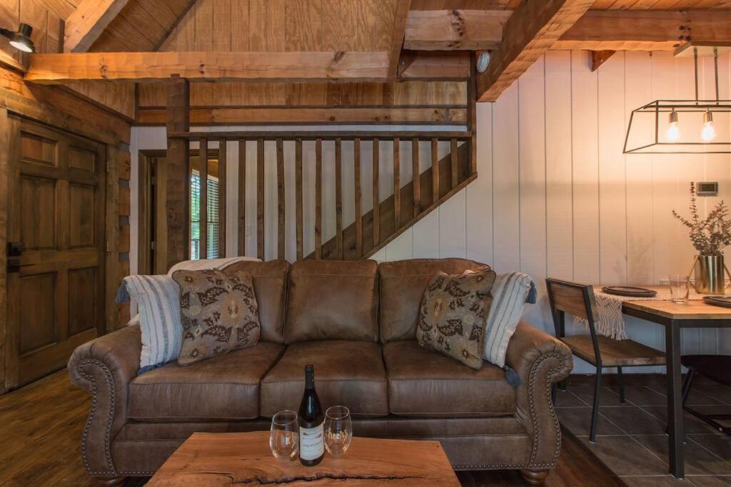 Southern Oak Cabin - Newly Remodeled - Close To All Attractions Sevierville Exterior foto